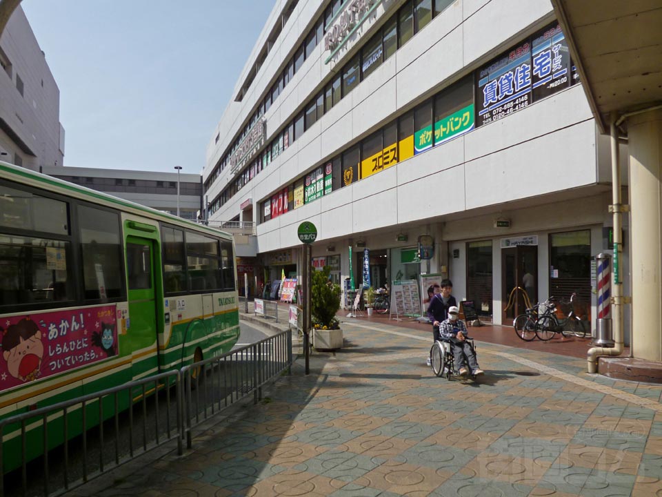 JR高槻駅南口前