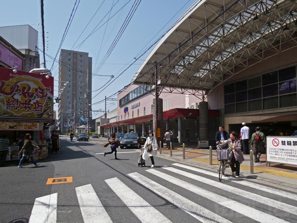 阪急高槻市駅南口前