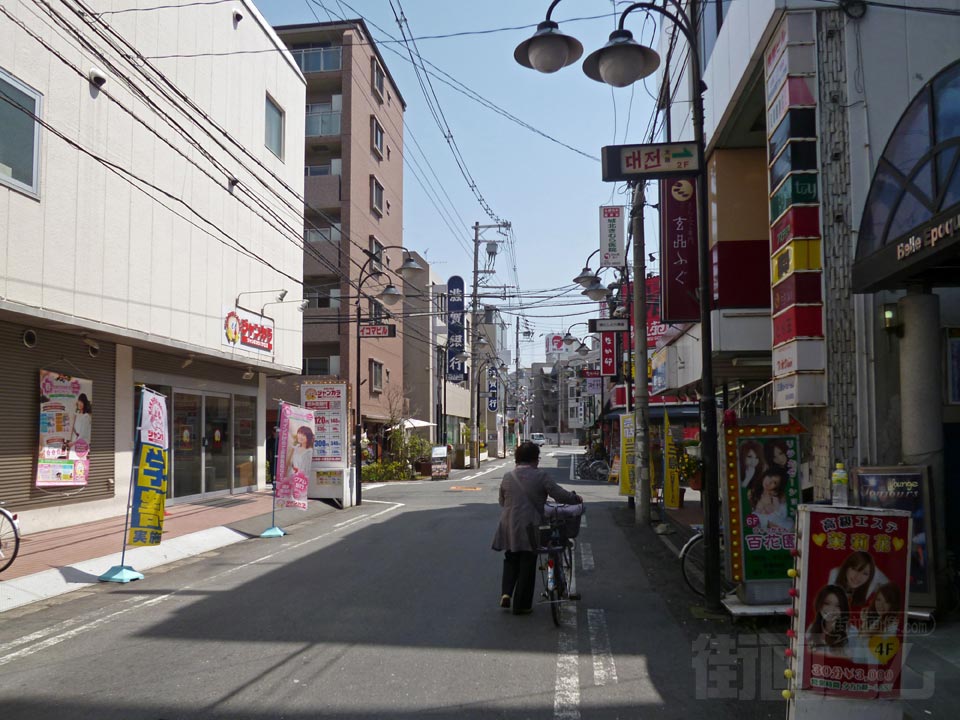 阪急高槻南駅前通り