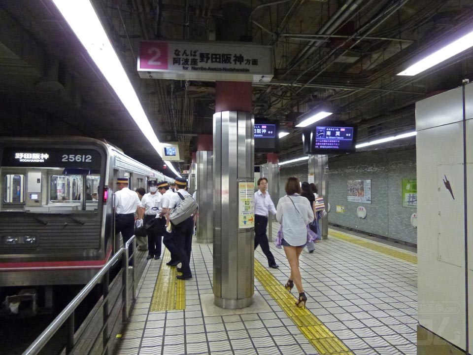 大阪市営地下鉄鶴橋駅ホーム(千日前線)写真画像