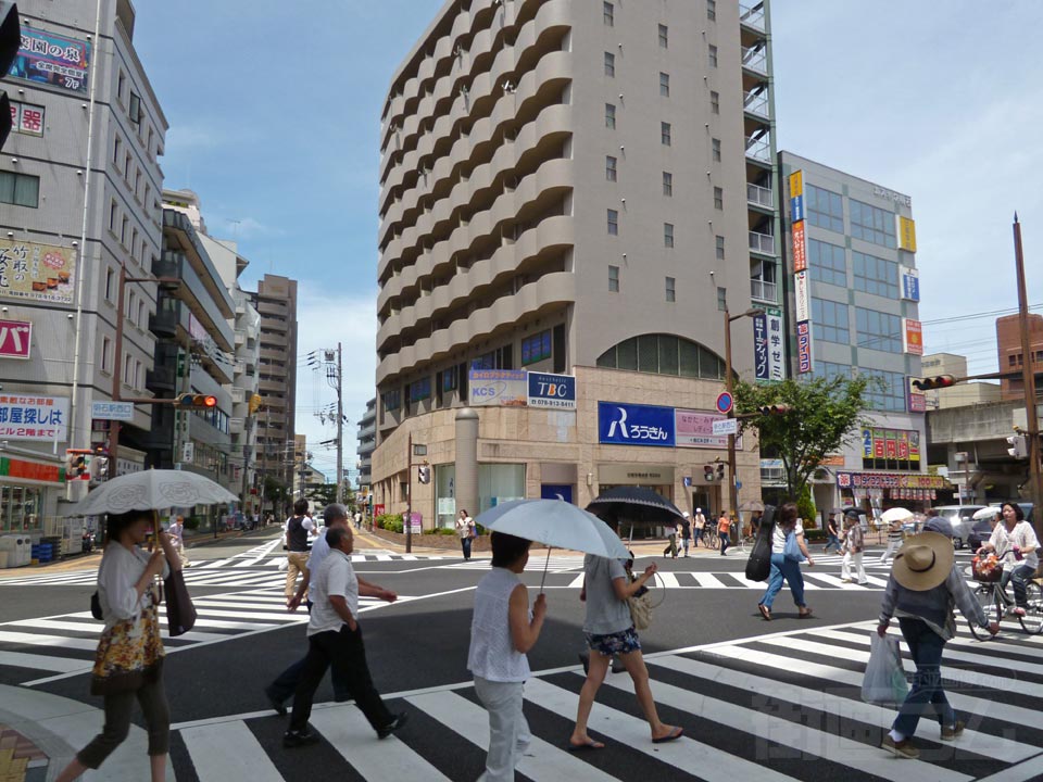 明石駅西口交差点写真画像