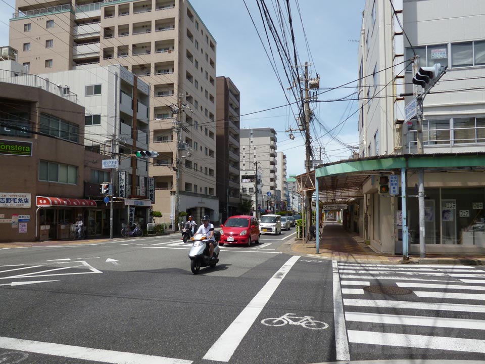 播淡汽船前交差点写真画像