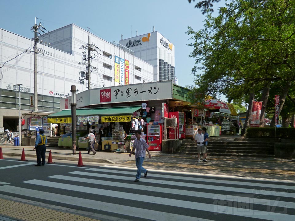 阪神甲子園駅前