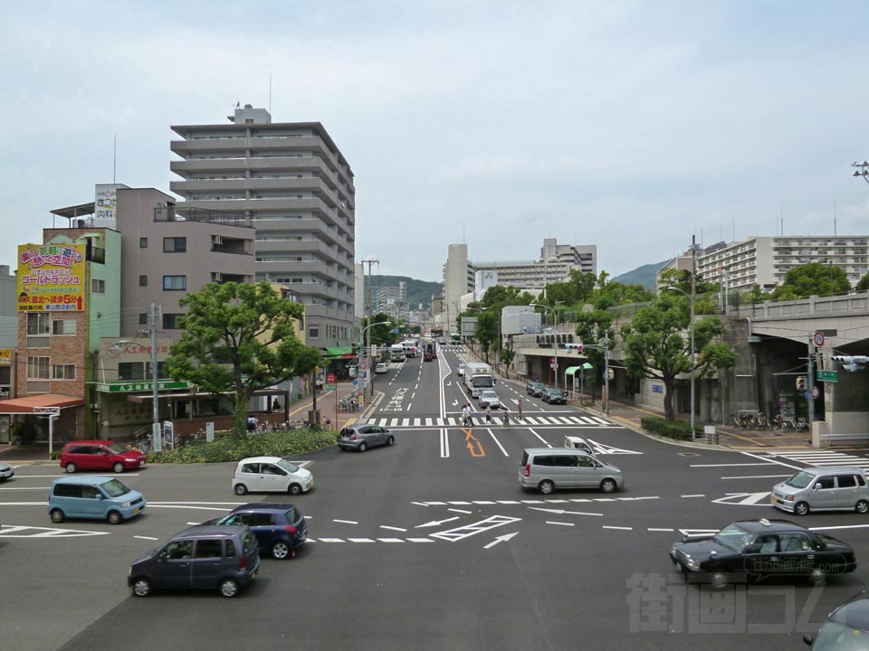 湊川公園西口交差点