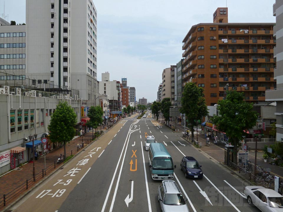 湊川公園西歩道橋から南方面