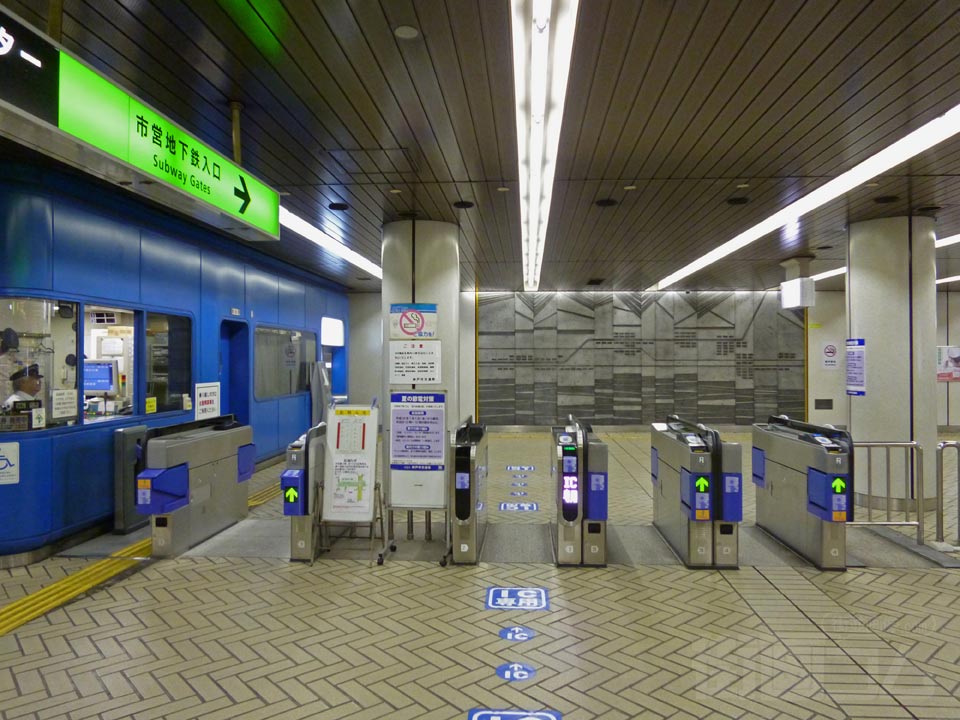 神戸市営地下鉄湊川公園駅改札口