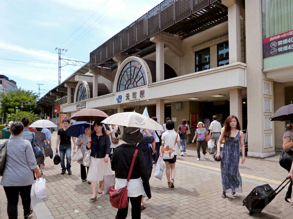 JR元町駅東口前