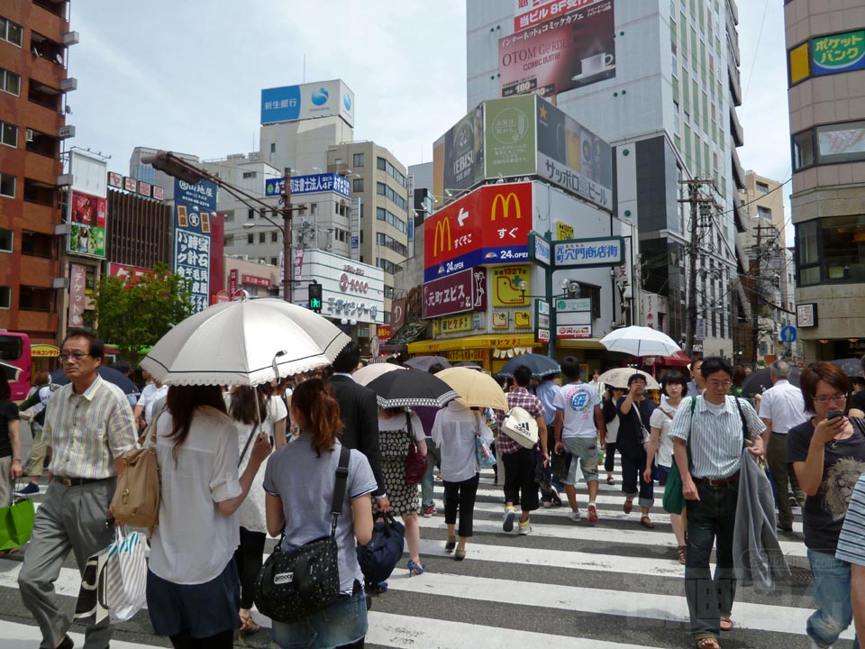 阪神・JR元町駅前