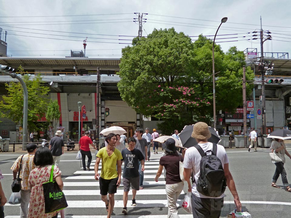 JR・阪神元町駅前