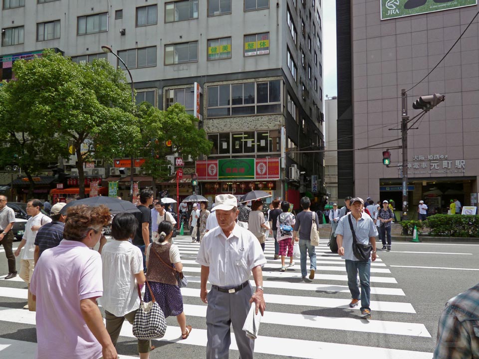 JR・阪神元町駅前