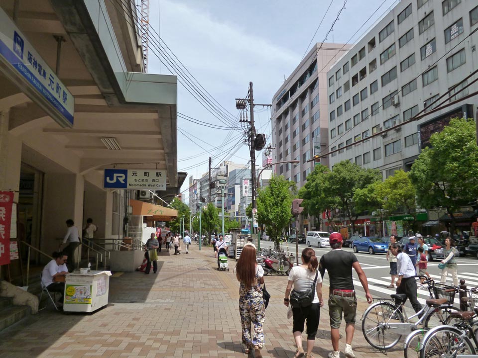 JR・阪神元町駅前