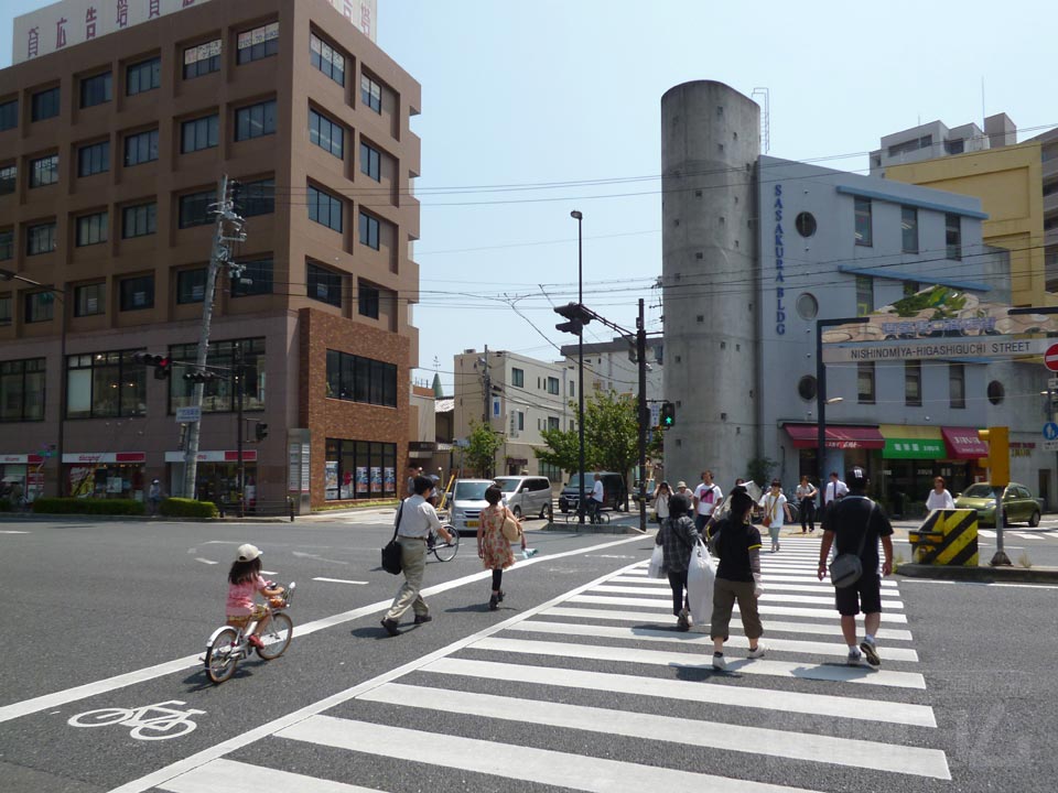 JR西宮駅前交差点