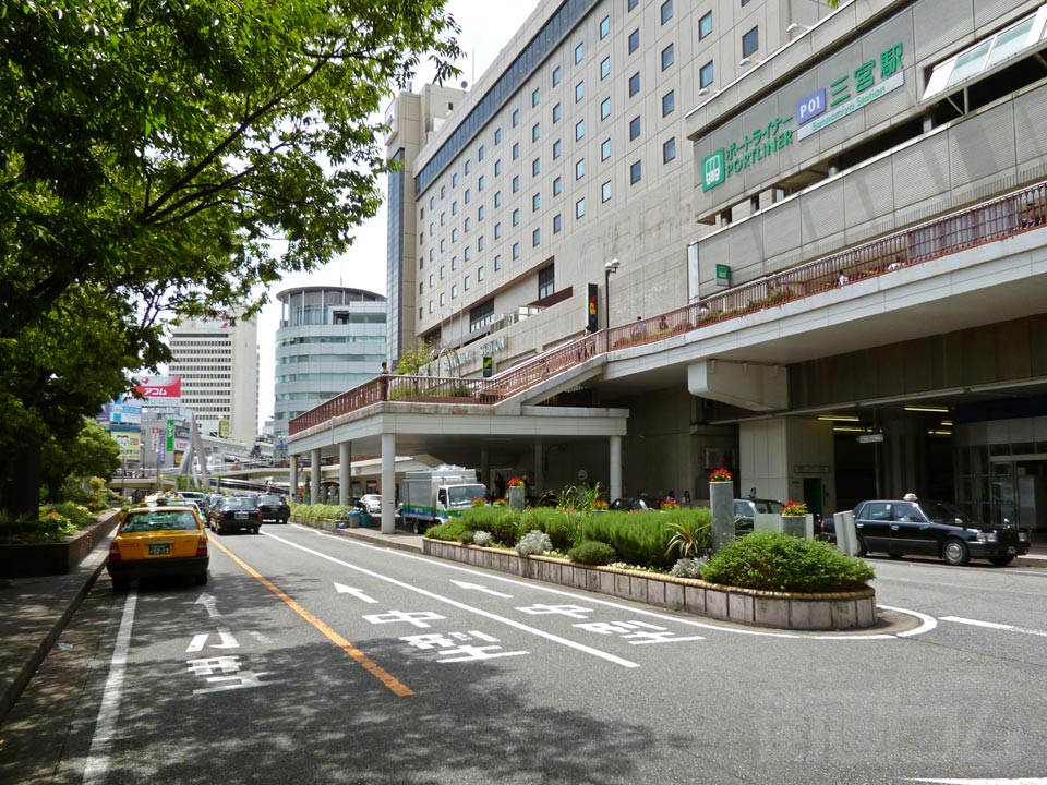 JR三ノ宮駅中央口南側