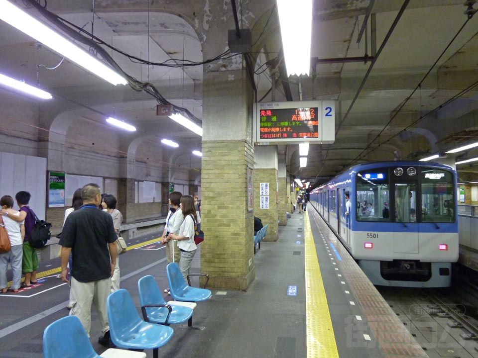 阪神三宮駅ホーム