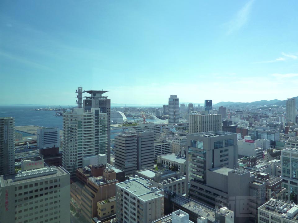 神戸市役所展望ロビーからメリケンパーク方面