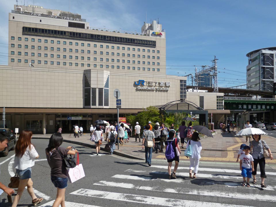 JR三ノ宮駅中央口北側