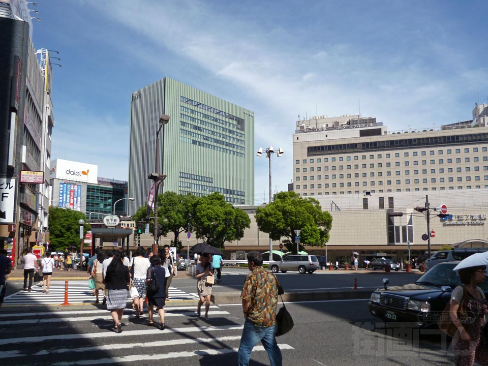 神戸市営地下鉄三宮駅・JR三ノ宮駅前