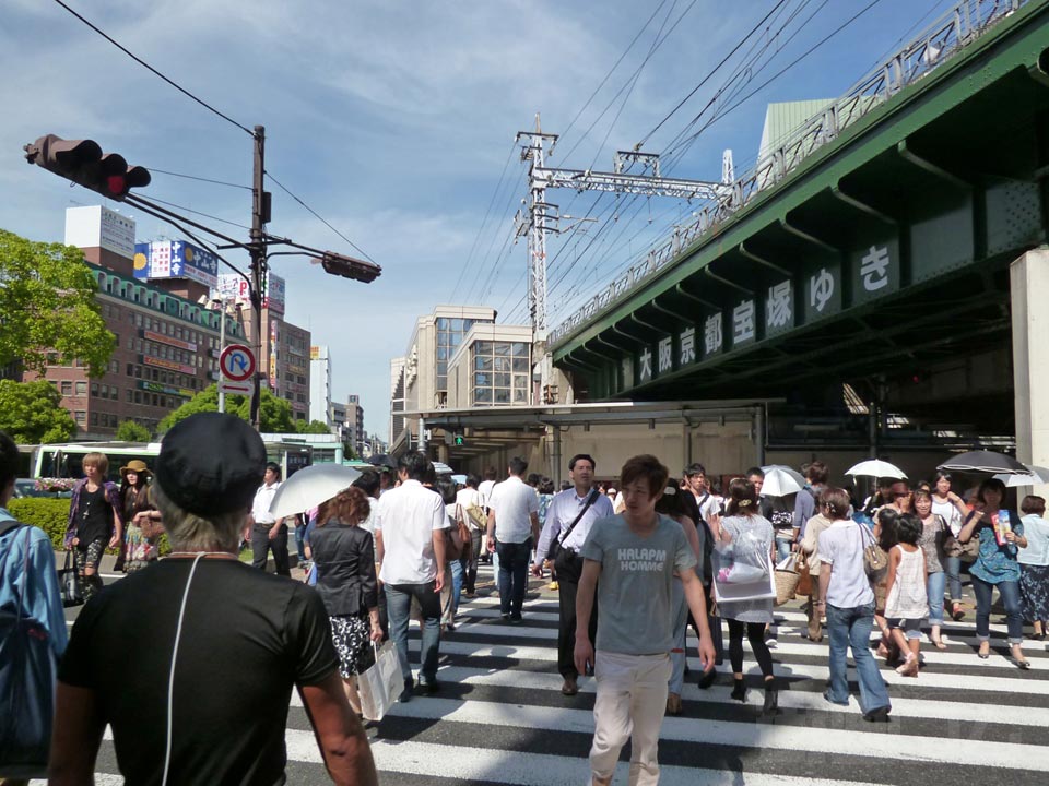 阪急三宮駅東口前
