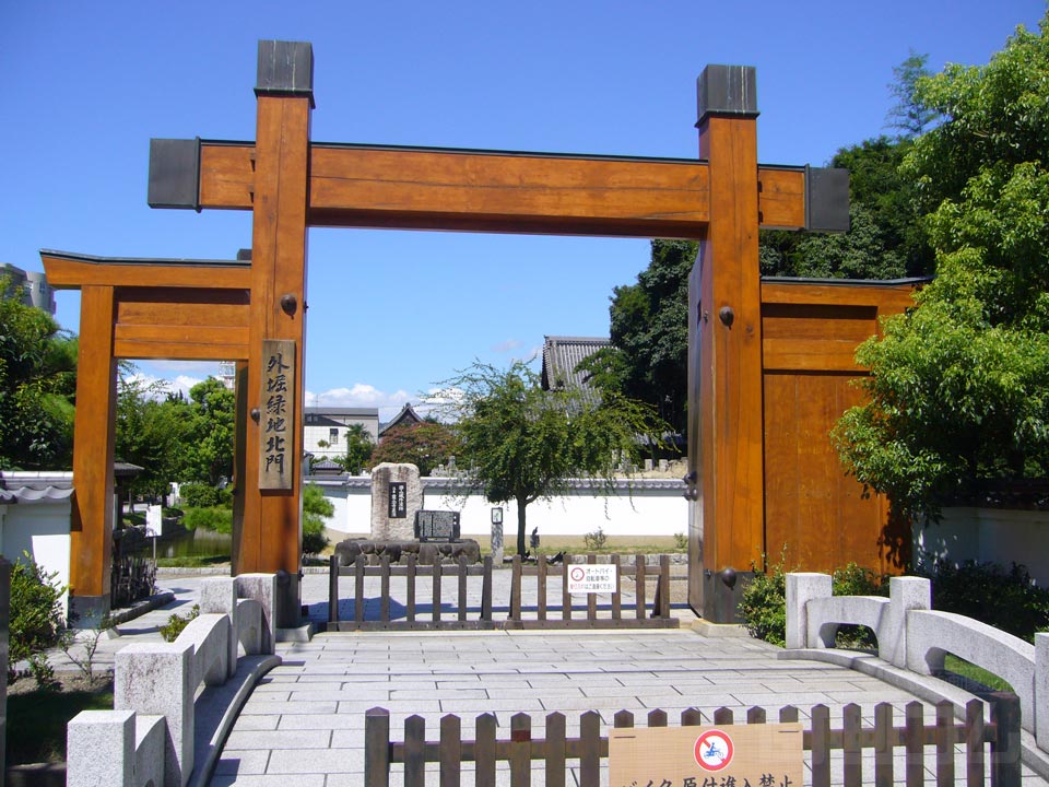 外堀緑地冠木門写真画像
