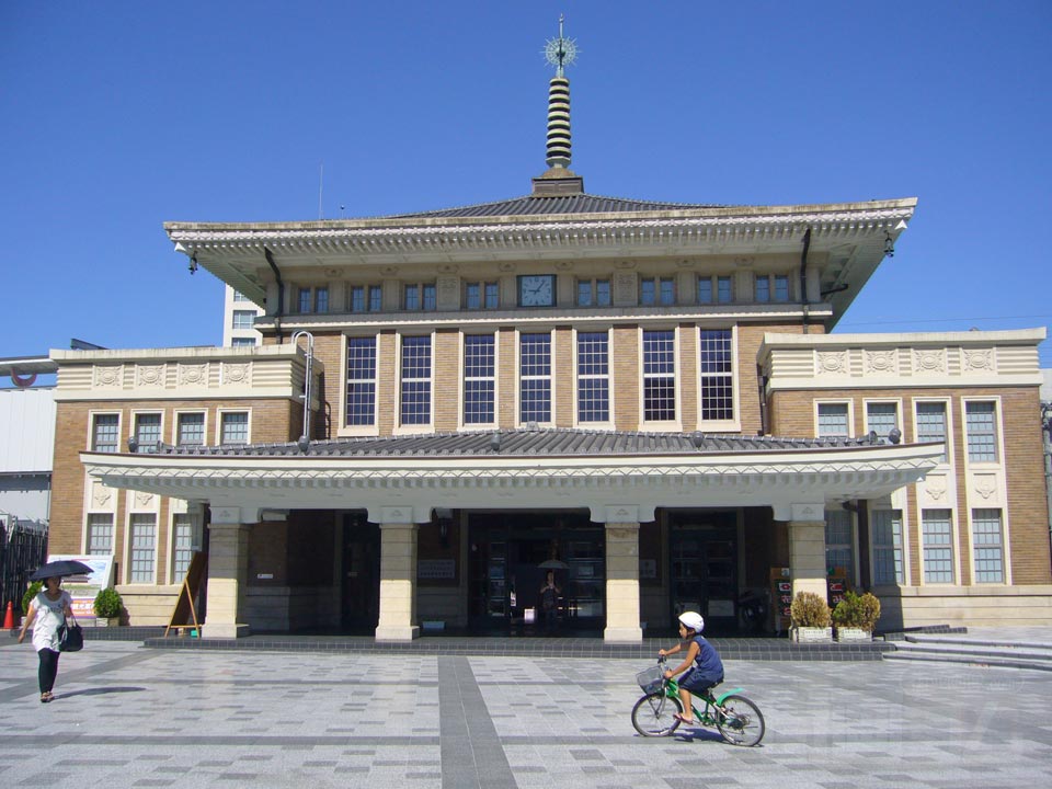 奈良市総合観光案内所(旧JR奈良駅舎)写真画像