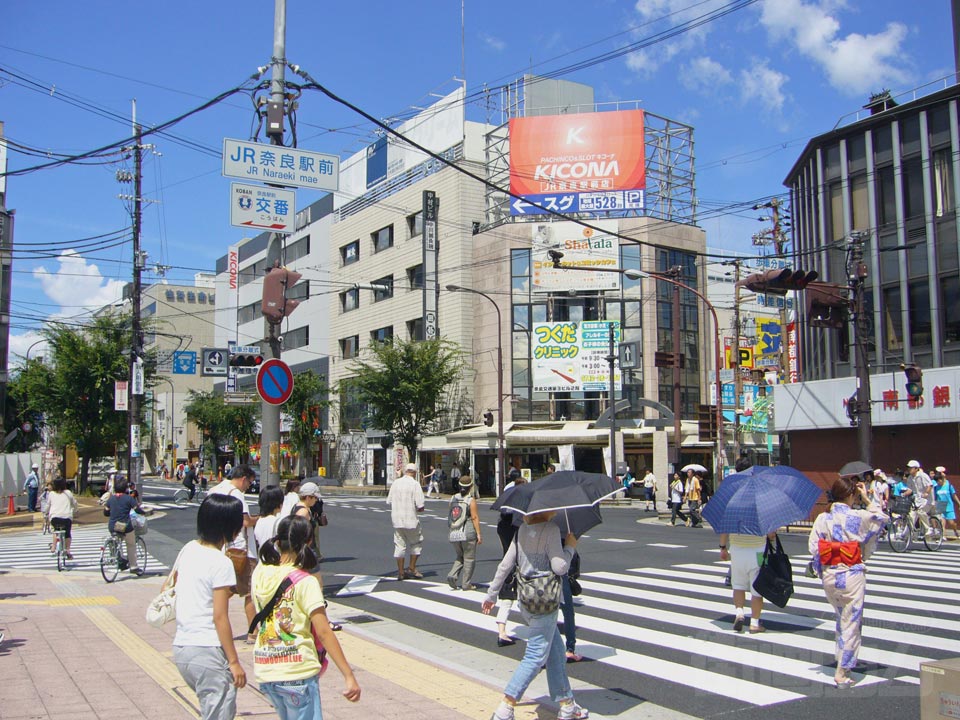 JR奈良駅前交差点写真画像