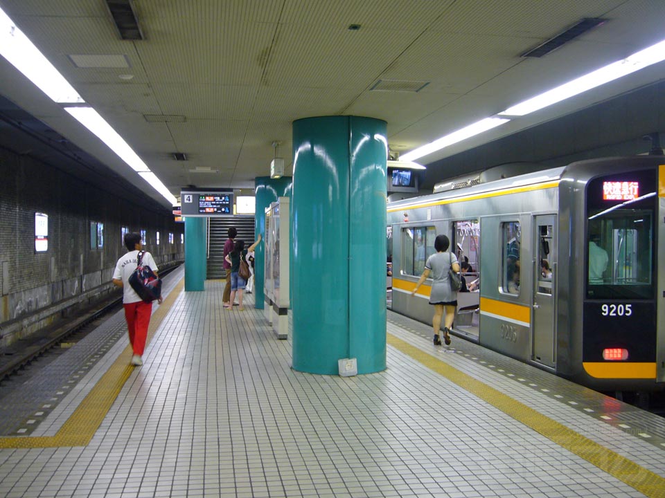 近鉄奈良駅ホーム写真画像