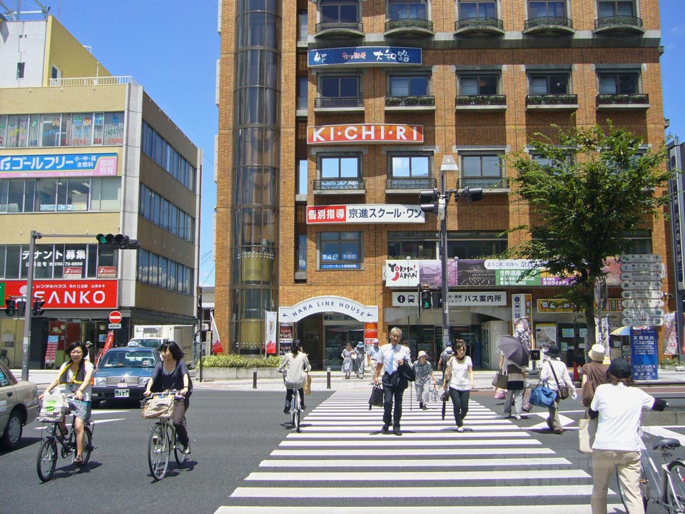近鉄奈良駅前写真画像