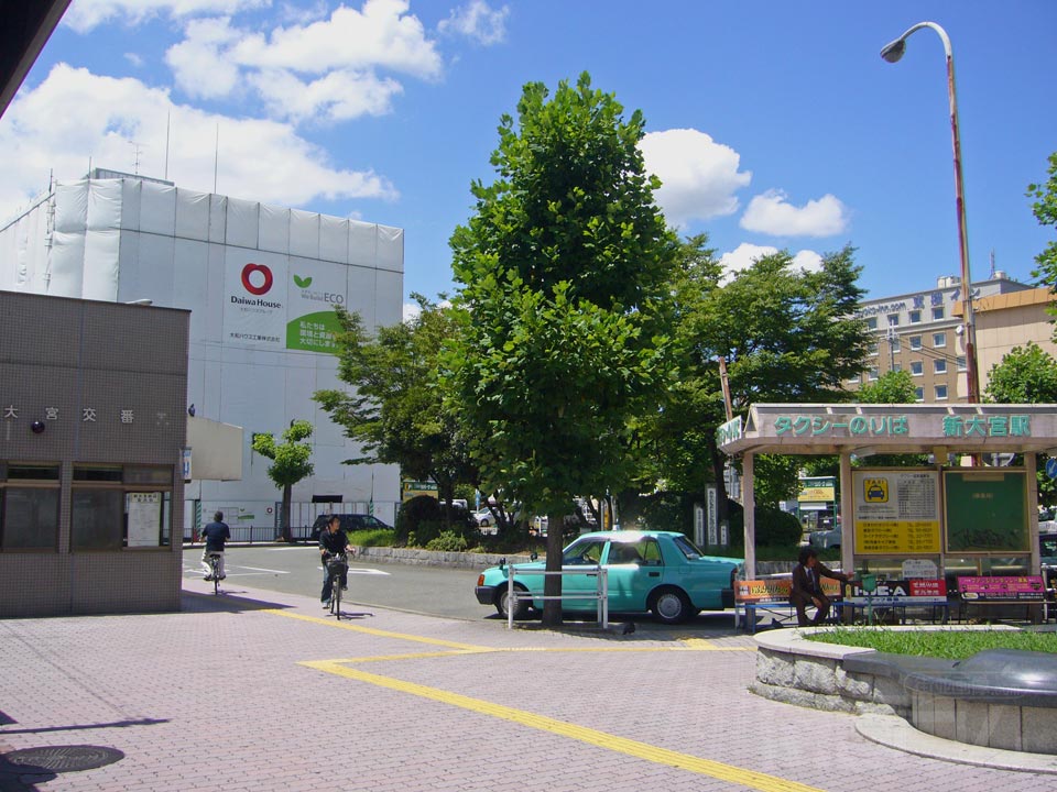 近鉄新大宮駅北口前