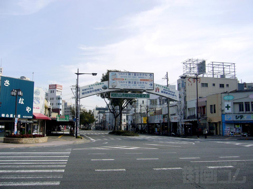 和歌山市駅前交差点写真画像