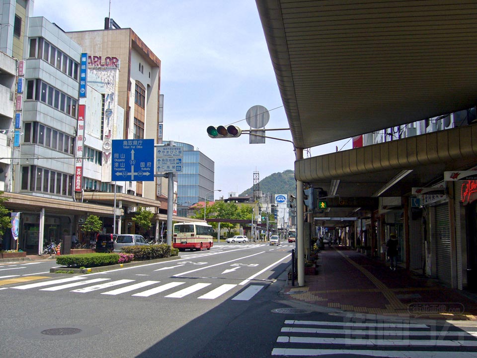 駅前通り(県道25号線)