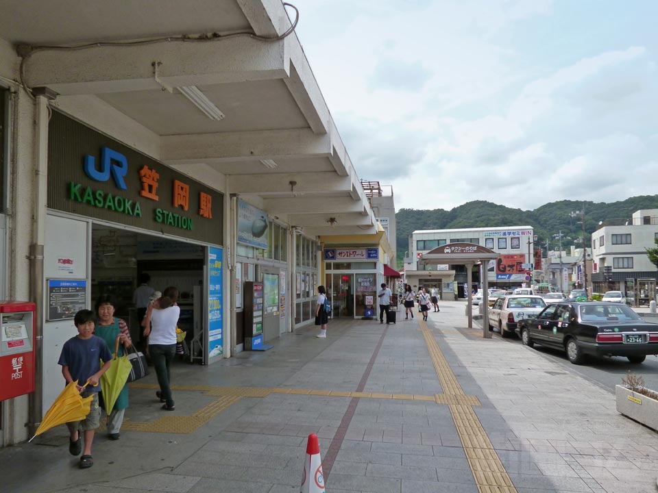 JR笠岡駅前