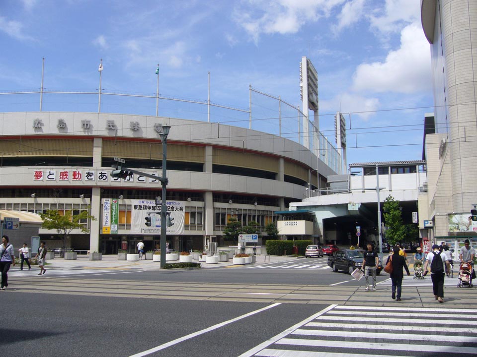 市民球場前交差点