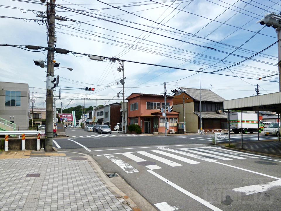 松永駅入口交差点写真画像
