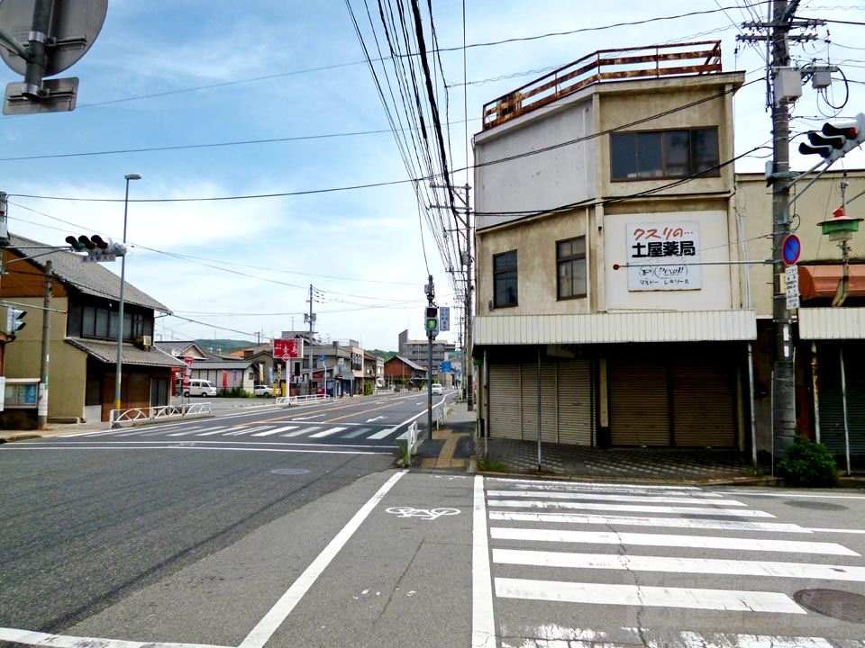 松永駅入口交差点写真画像