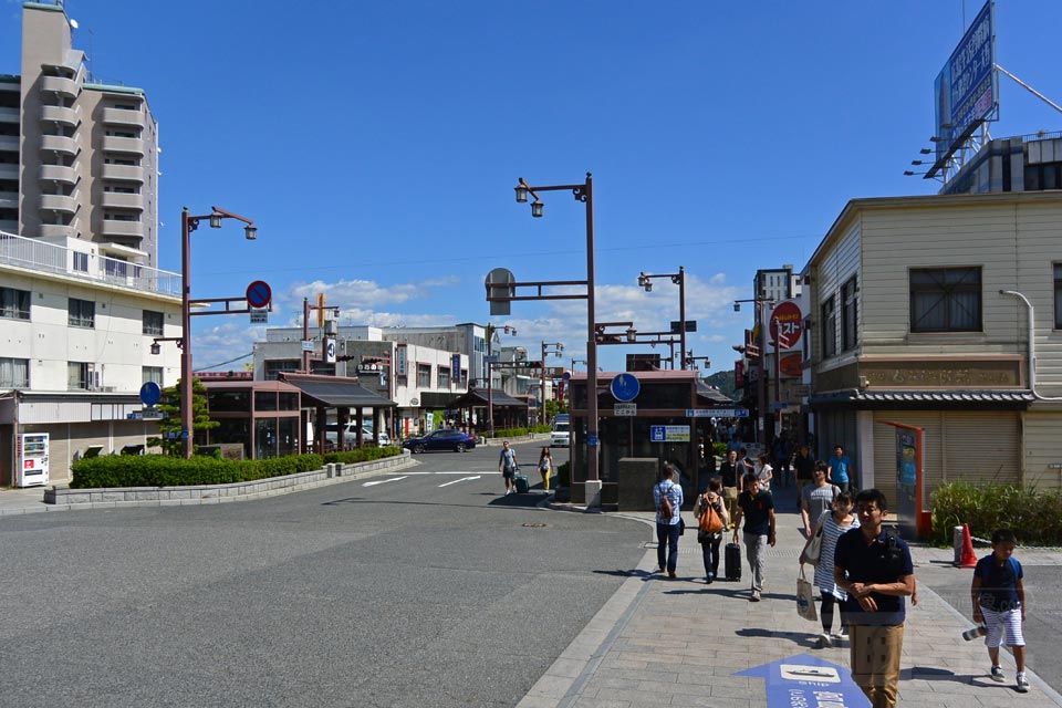 JR宮島口駅前