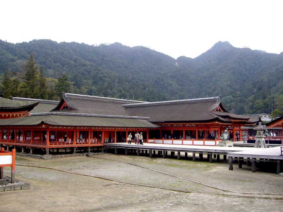 厳島神社本殿