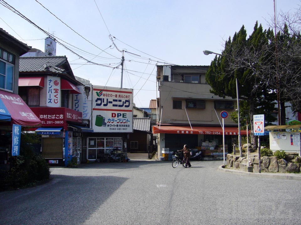 JR向洋駅前