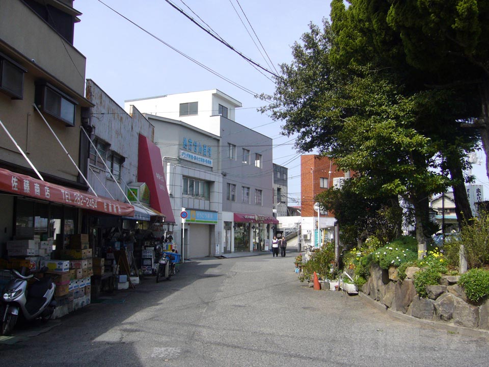 JR向洋駅前