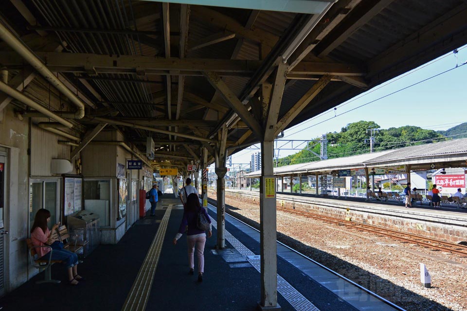 JR西広島駅ホーム(JR山陽本線)