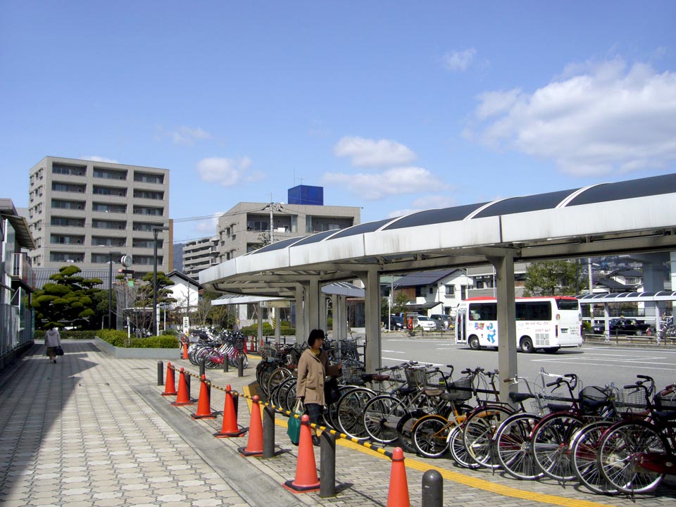 JR・アストラムライン大町駅前
