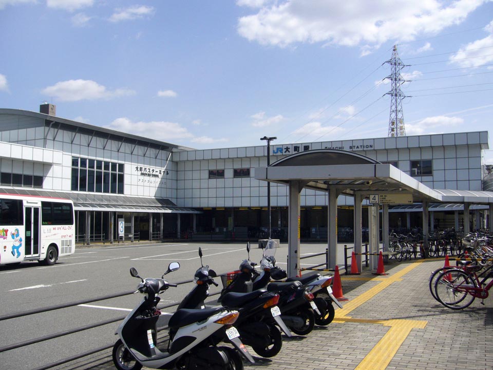 JR・アストラムライン大町駅前