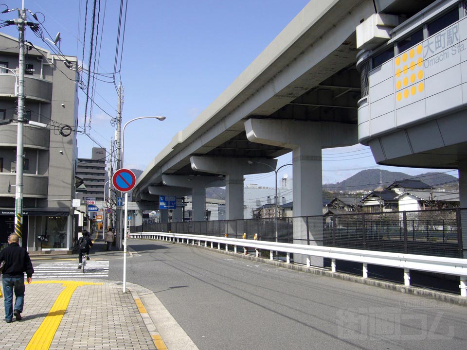 アストラムライン大町駅前