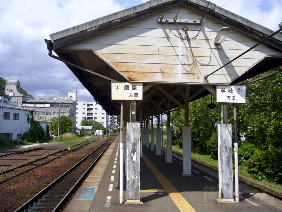 JR二軒屋駅ホーム写真画像