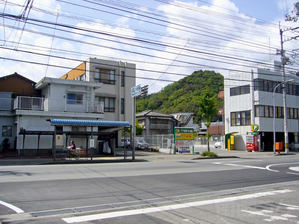 JR二軒屋駅前