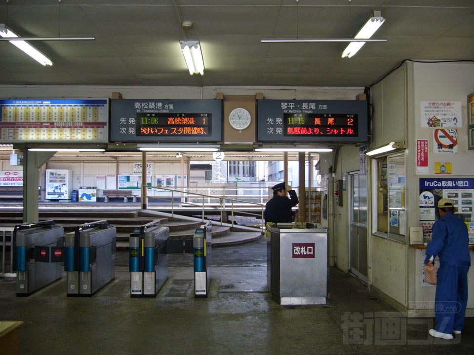 ことでん片原町駅改札口写真画像