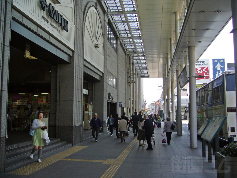 伊予鉄松山市駅北口前