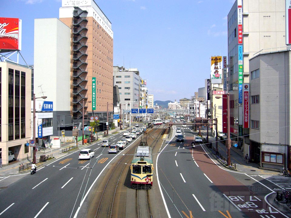 国道32号線(はりまや交差点方面)