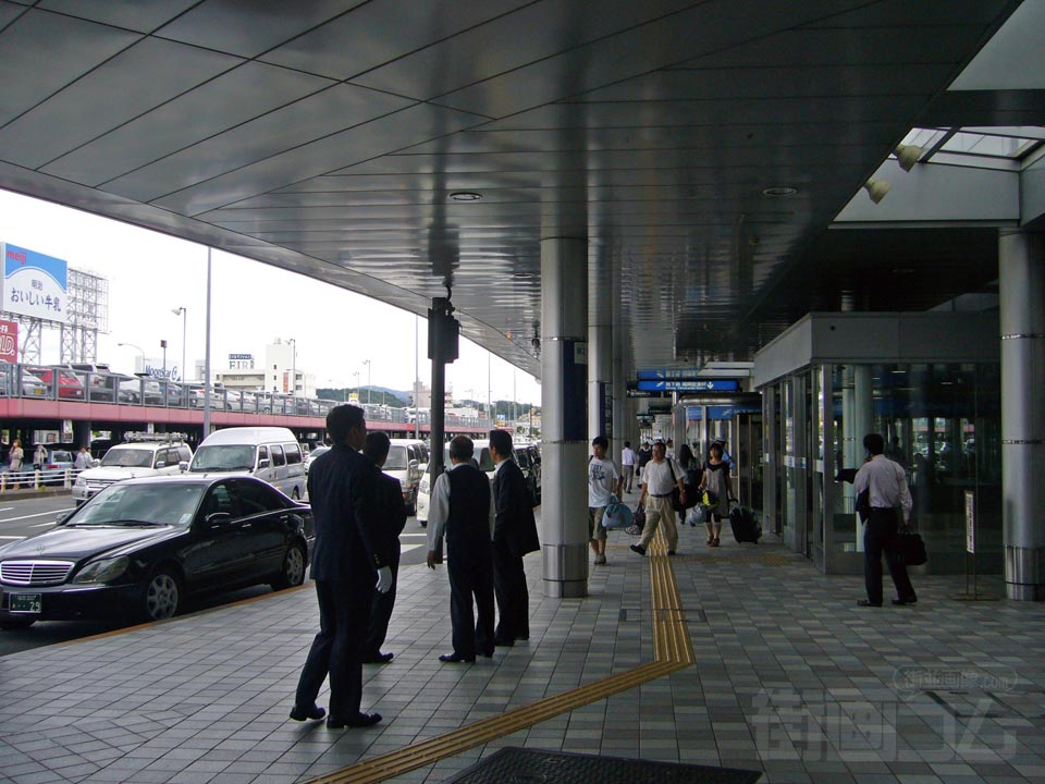 福岡空港前