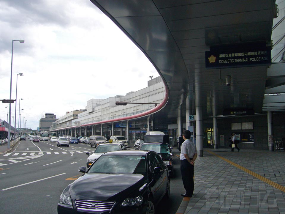 福岡空港前