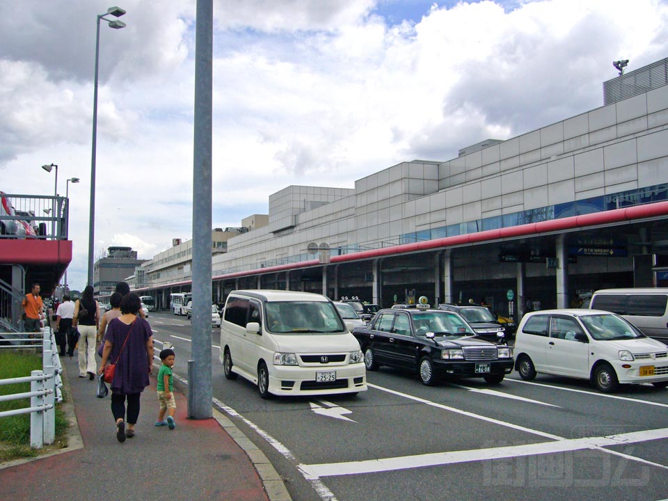 福岡空港前